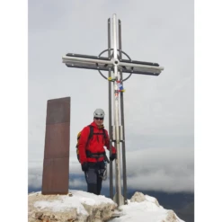 Petzl Meteor Helmet - Climbing Helmet -Outdoor Mountaineering Equipment Shop petzl meteor helmet kletterhelm 72fbce74dde044f1fa44c21ce904a635 1